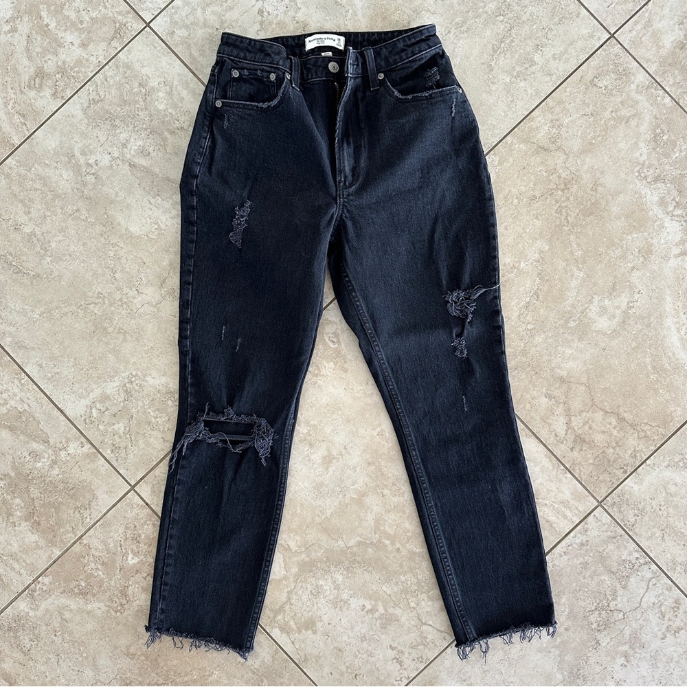 Women’s Abercrombie & Fitch The Mom High Rise black distressed curve love jeans